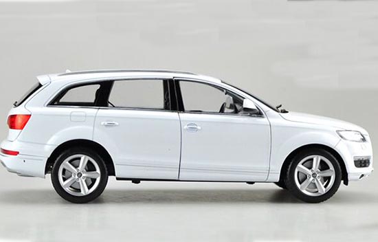 Audi q7 1 18