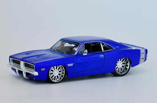 Maisto 1969 Dodge Charger R/T Diecast Model 1:24 Scale