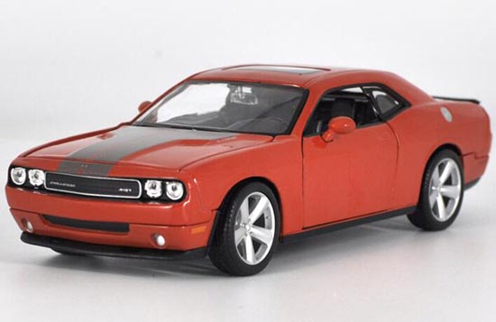 Maisto Dodge Challenger SRT Diecast Model 1:24 Scale Red / Blue