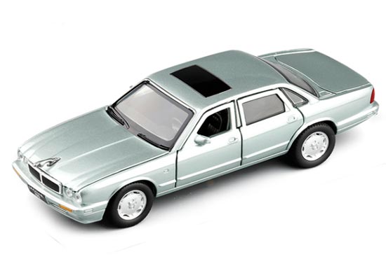 JKM Jaguar XJ6 Diecast Toy 1:32 Green / Black / Silver / Blue