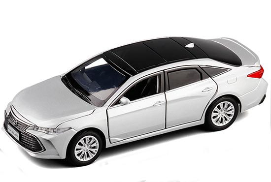JKM Toyota Avalon Diecast Car Toy 1:32 Black / White / Silver