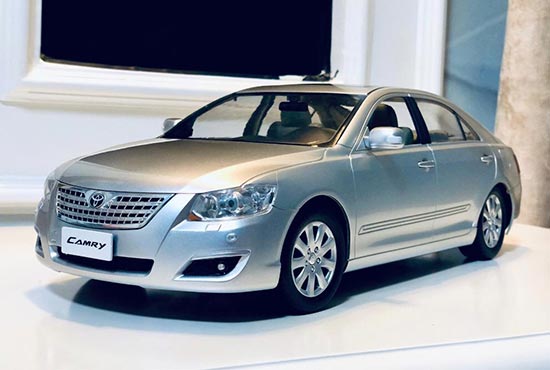 Rastar R/C 6th Generation Toyota Camry Toy 1:14 Scale Silver